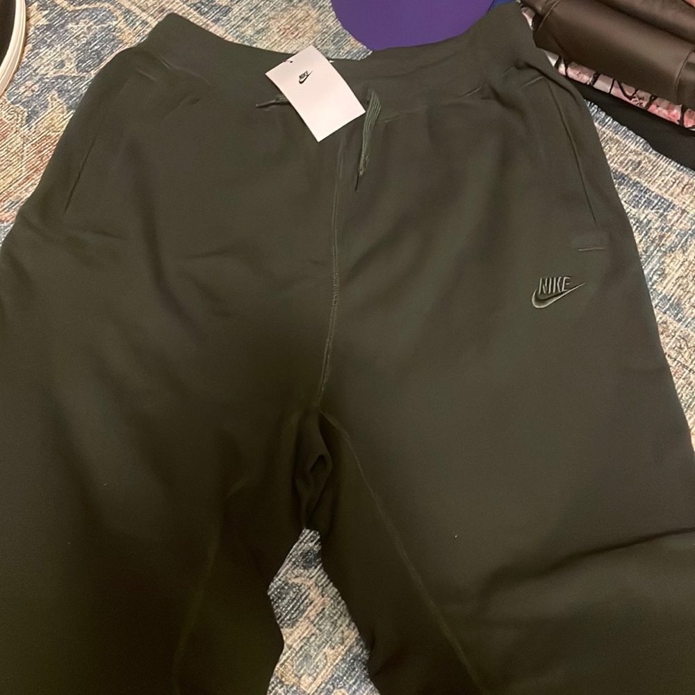 Nike green sweatpants